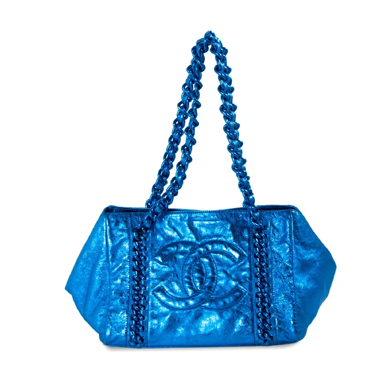 Shoulder bags featuring matte shine for bold luxe -Chanel Modern Chain E/W Tote